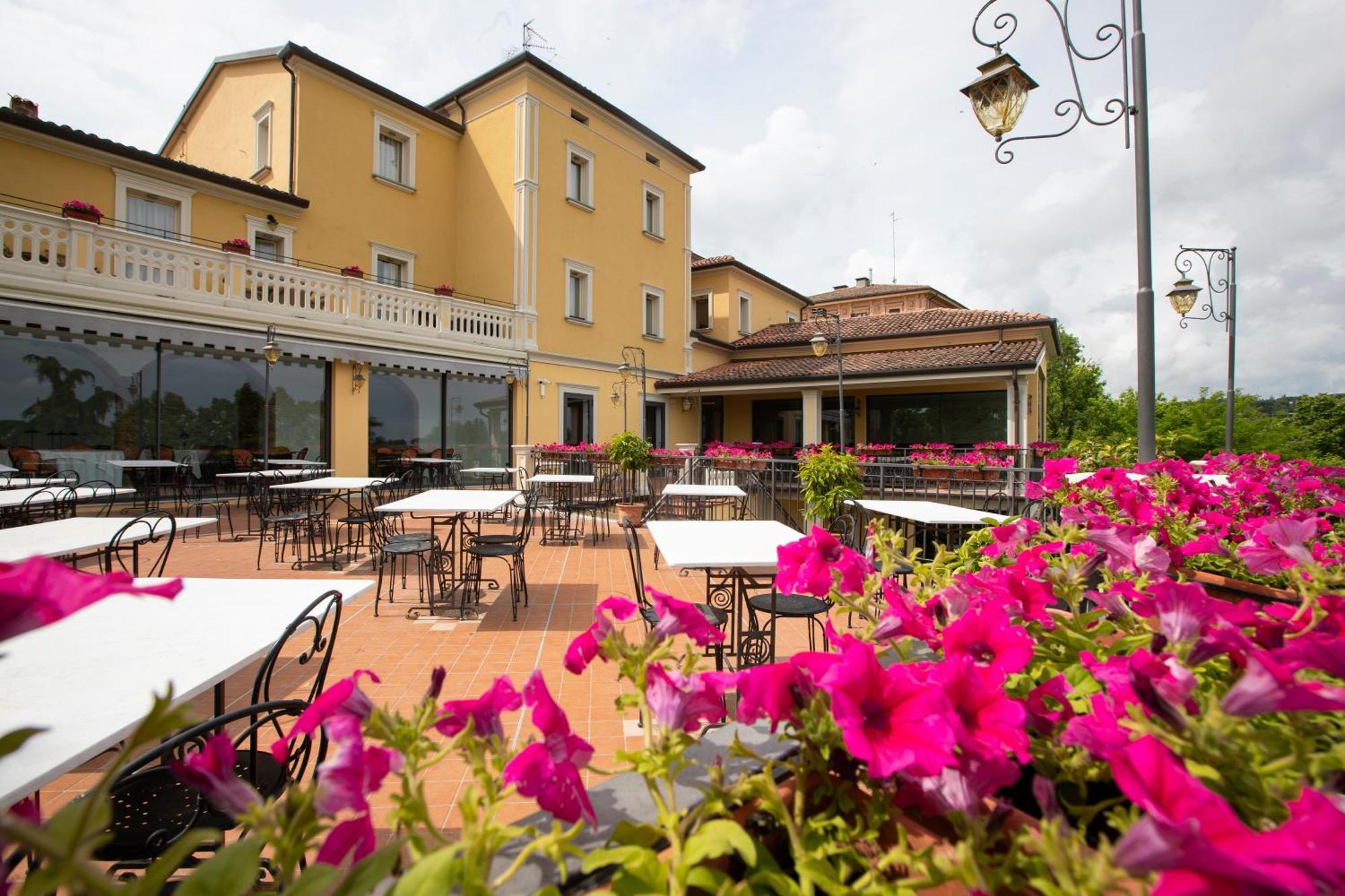Albergo Cane Dozza Eksteriør bilde